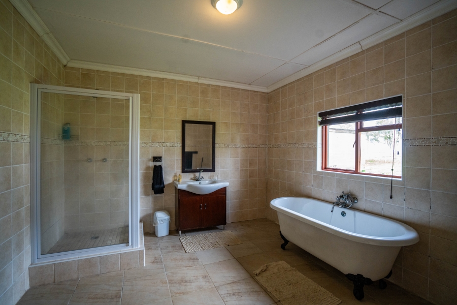 5 Bedroom Property for Sale in Grahamstown Rural Eastern Cape
